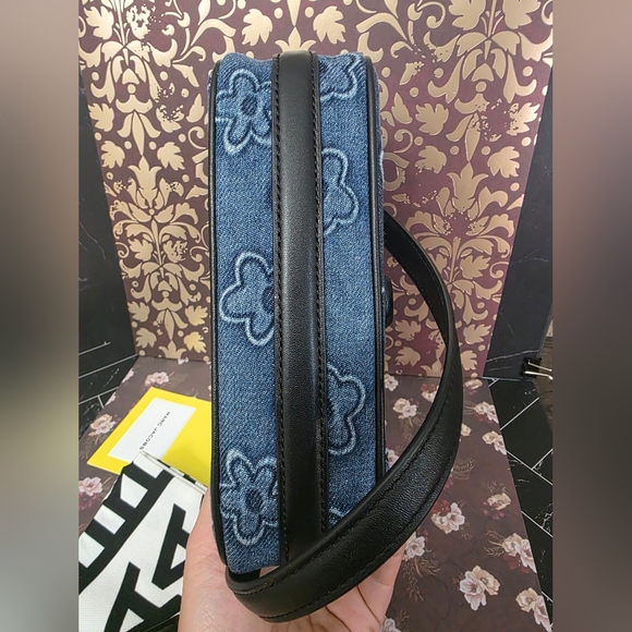 Marc Jacobs Blue Floral Denim Crossbody Bag. Come 2 straps and dust bag. - Picture 10 of 10